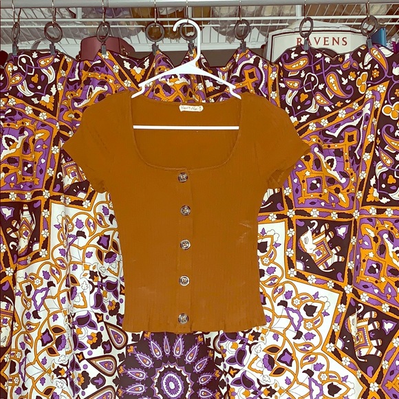 Heart Hips Tops - Faux button down top